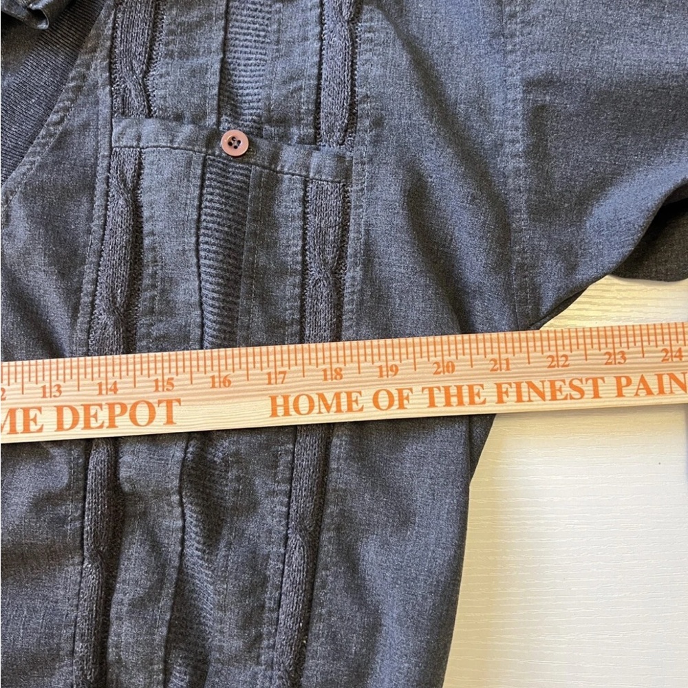 An Alexxus Gray V-Neck Sweater with Ribbed Panels medium - Picture 5 of 6